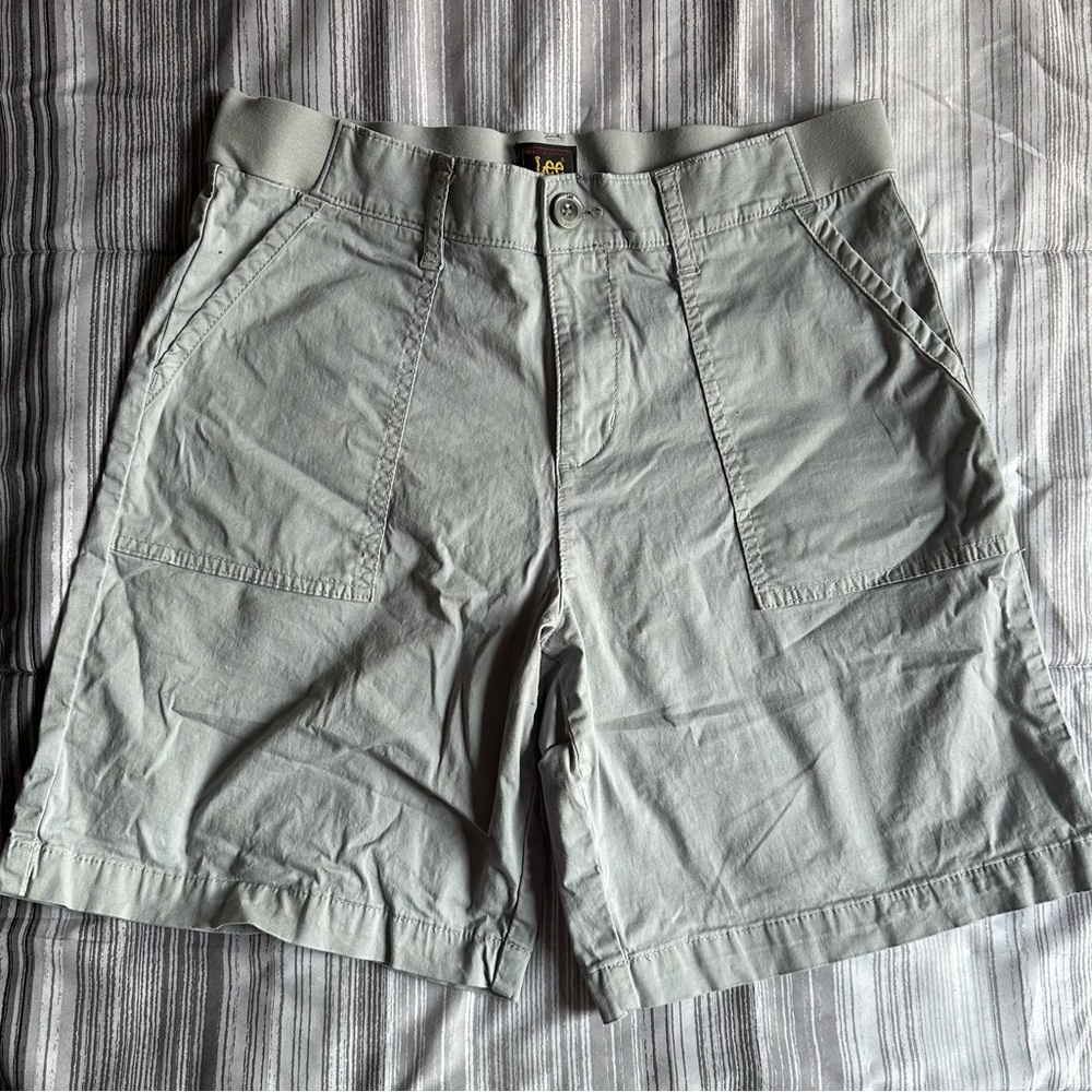 Lee Gray Cargo Shorts with Classic‎ Style